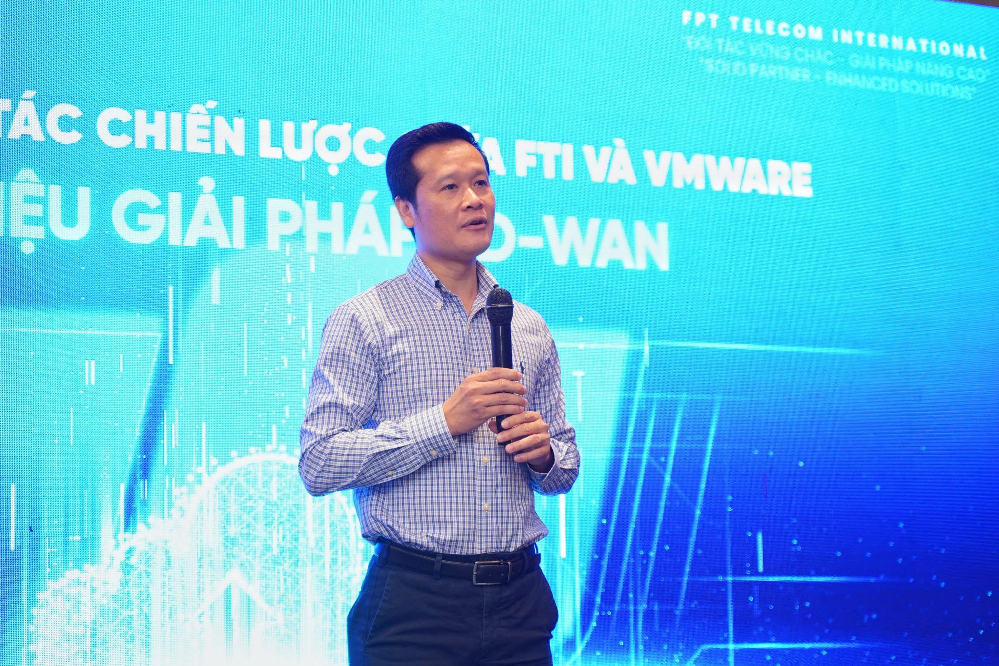 FPT International Telecom hợp tác chiến lược cùng VMware, ra mắt giải pháp SD-WAN - Ảnh 1.