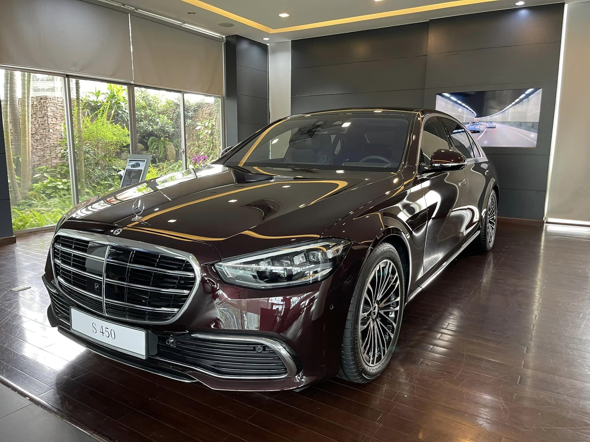 Mercedes-Benz S-Class giảm giá sâu, lên tới hơn 200 triệu, quyết cạnh tranh BMW 7-Series vừa ra mắt - Ảnh 2.