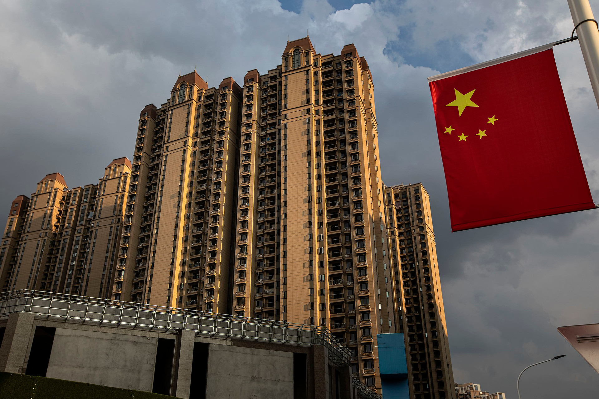 Trung Quốc đang tiến tới đánh thuế sở hữu bất động sản người dân sau những rắc rối trên thị trường nhà đất? - Ảnh 1.