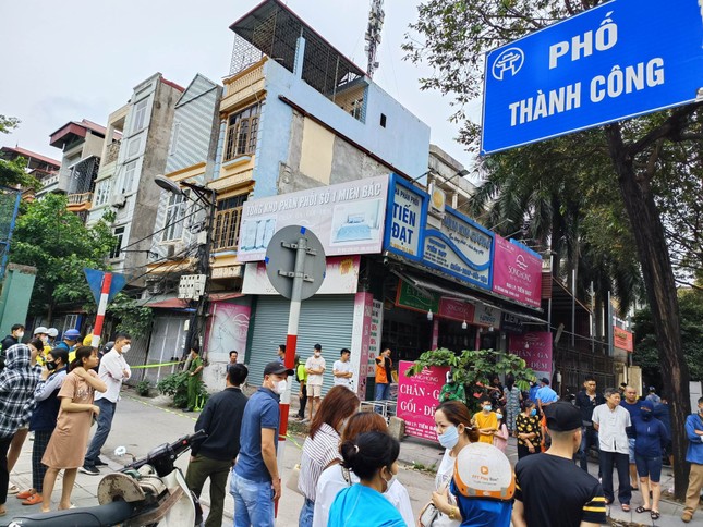 Cháy nhà 4 tầng ở Hà Nội, 4 người tử vong - Ảnh 1.