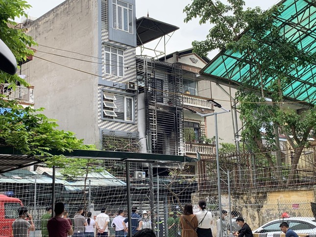 Cháy nhà 4 tầng ở Hà Nội, 4 người tử vong - Ảnh 6.