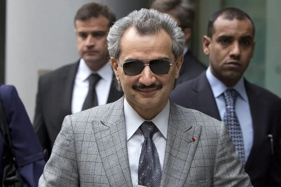 Soi khối tài sản khổng lồ của hoàng tử Alwaleed bin Talal - người giàu nhất Ả Rập Xê Út  - Ảnh 1.