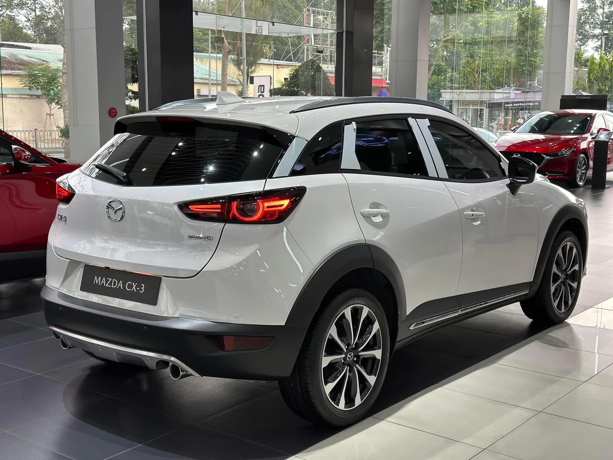 Mazda CX-3 lần đầu giảm 100 triệu tại Việt Nam: Giá khởi điểm chỉ ngang Sonet, nỗ lực tìm khách trước Creta và Seltos - Ảnh 4.