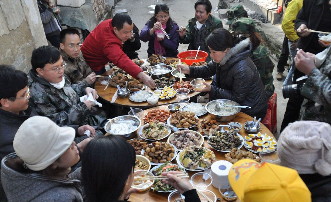 'Anh em như thể tay chân' nhưng cha mẹ qua đời, tôi từ chối cho anh em đến nhà sum họp: Quyết định đau đớn vì nỗi khổ khó nói - Ảnh 1.