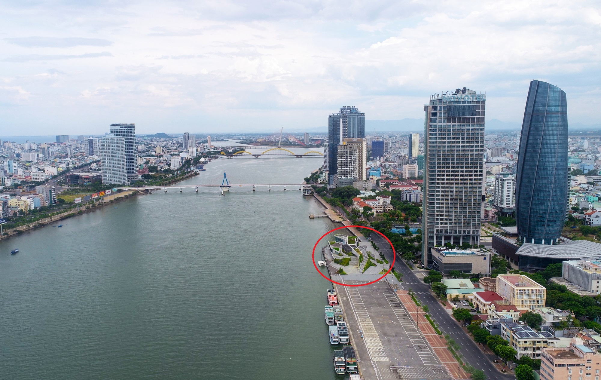 Cận cảnh bến du thuyền trăm tỷ bỏ hoang bên sông Hàn Đà Nẵng - Ảnh 1.