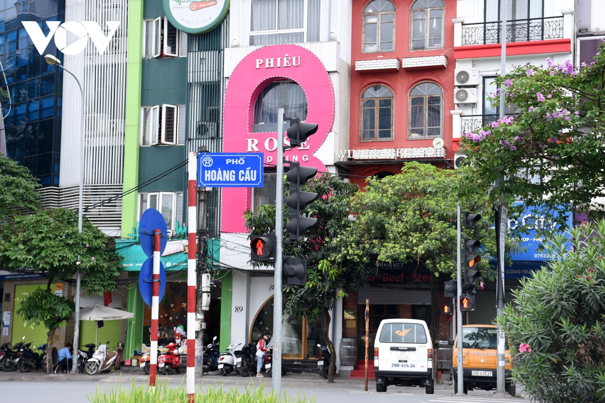 Cận cảnh loạt vỉa hè tuyến phố Hà Nội đủ điều kiện sử dụng tạm để buôn bán - Ảnh 17.