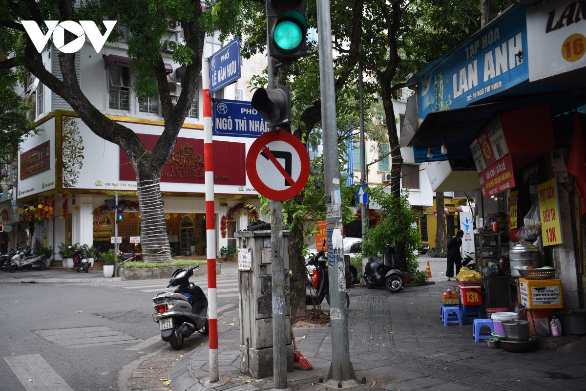 Cận cảnh loạt vỉa hè tuyến phố Hà Nội đủ điều kiện sử dụng tạm để buôn bán - Ảnh 11.