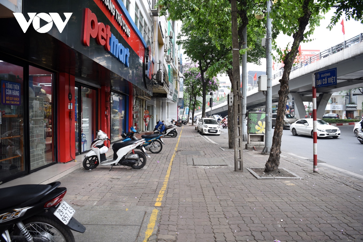 Cận cảnh loạt vỉa hè tuyến phố Hà Nội đủ điều kiện sử dụng tạm để buôn bán - Ảnh 5.