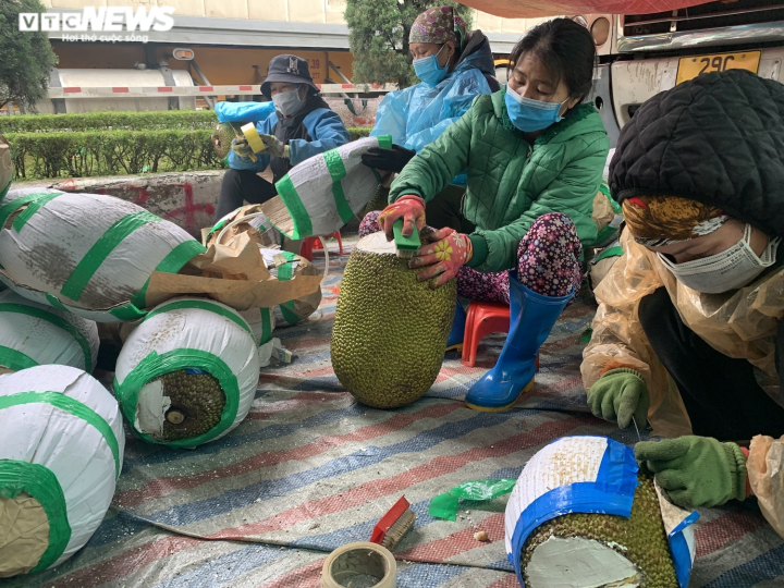 Việc nhẹ lương cao ngất ở Việt Nam: Gọt măng cụt kiếm nửa triệu đồng mỗi ngày - Ảnh 2.