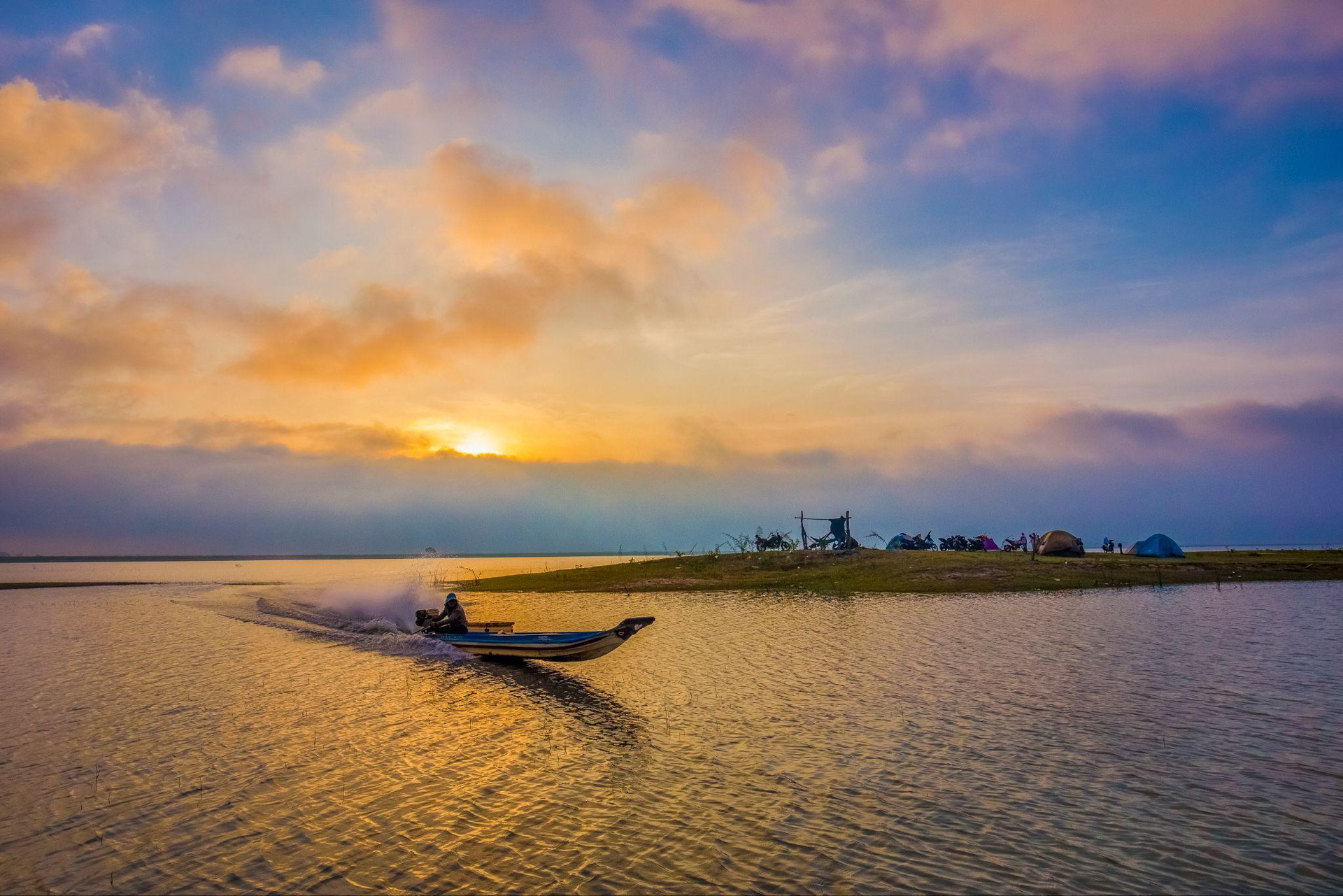 ‏Hồ thuỷ lợi lớn nhất Việt Nam, rộng gấp 50 lần hồ Tây - Ảnh 1.