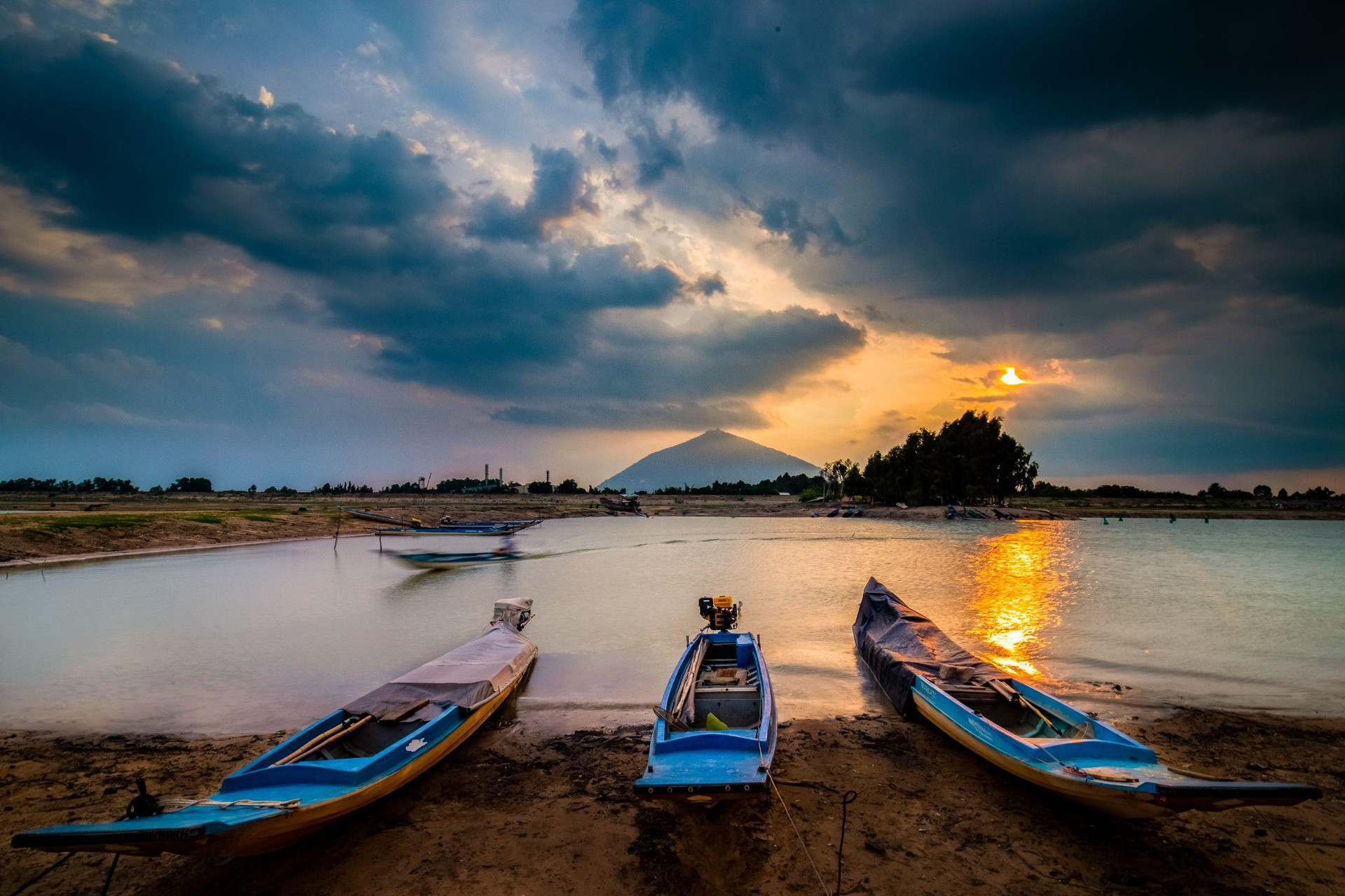 ‏Hồ thuỷ lợi lớn nhất Việt Nam, rộng gấp 50 lần hồ Tây - Ảnh 4.