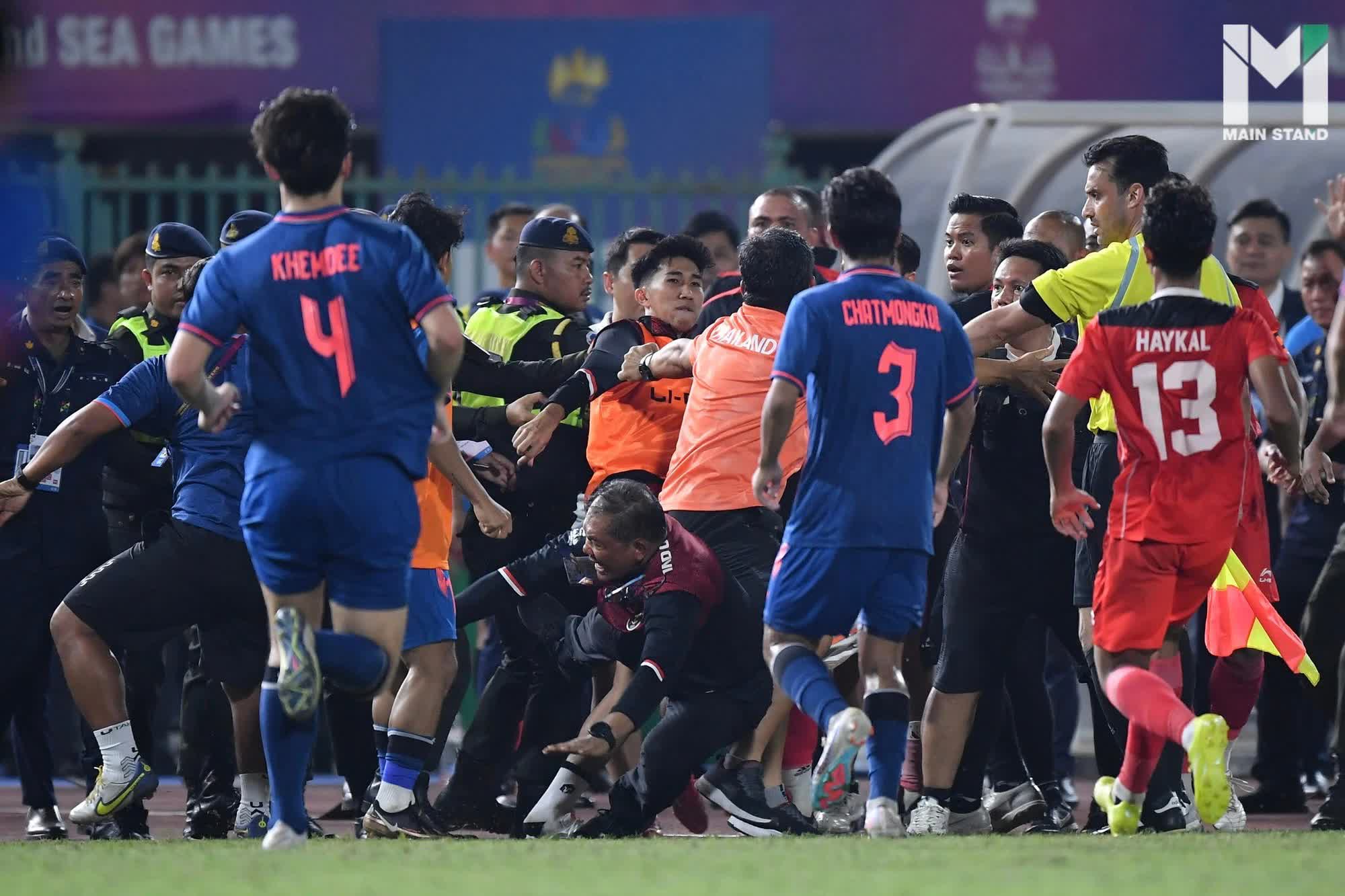 Fan Thái Lan yêu cầu cả đội U22 phải xin lỗi vì đánh nhau, làm xấu hình ảnh bóng đá nước nhà - Ảnh 2.