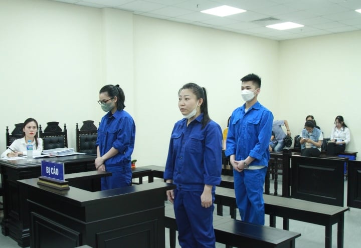 Y án 7 năm tù cựu đại úy Lê Thị Hiền vụ án 'dí bill' ép khách trả tiền - Ảnh 1.