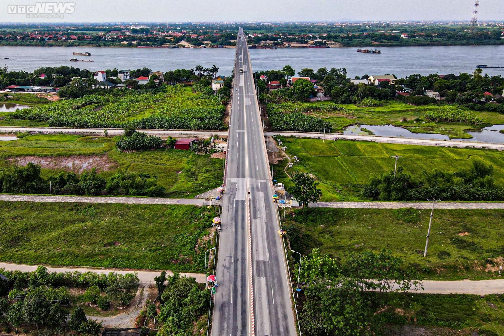 Chiêm ngưỡng cây cầu vượt sông dài nhất Việt Nam từ trên cao - Ảnh 3.