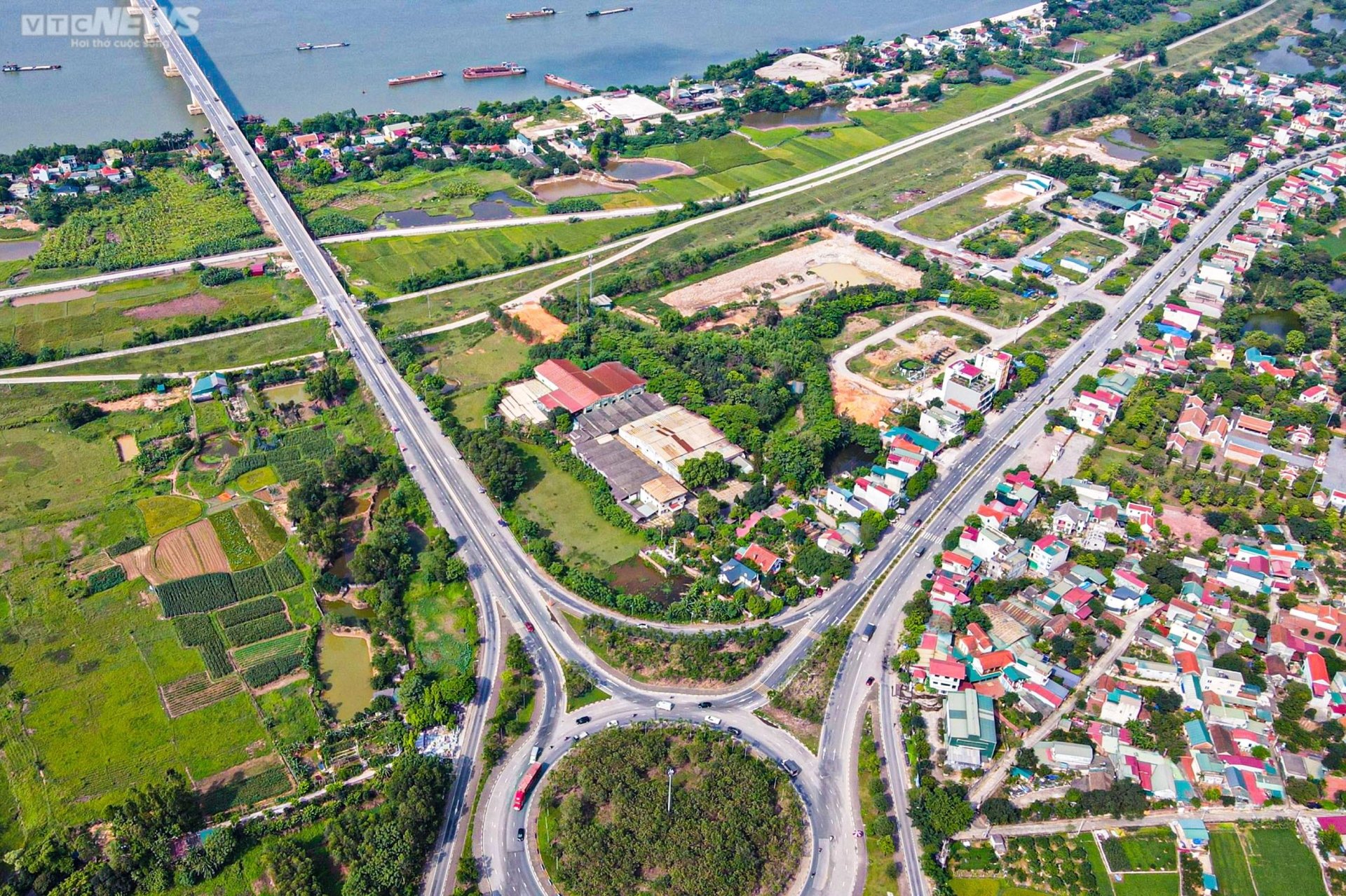 Chiêm ngưỡng cây cầu vượt sông dài nhất Việt Nam từ trên cao - Ảnh 7.