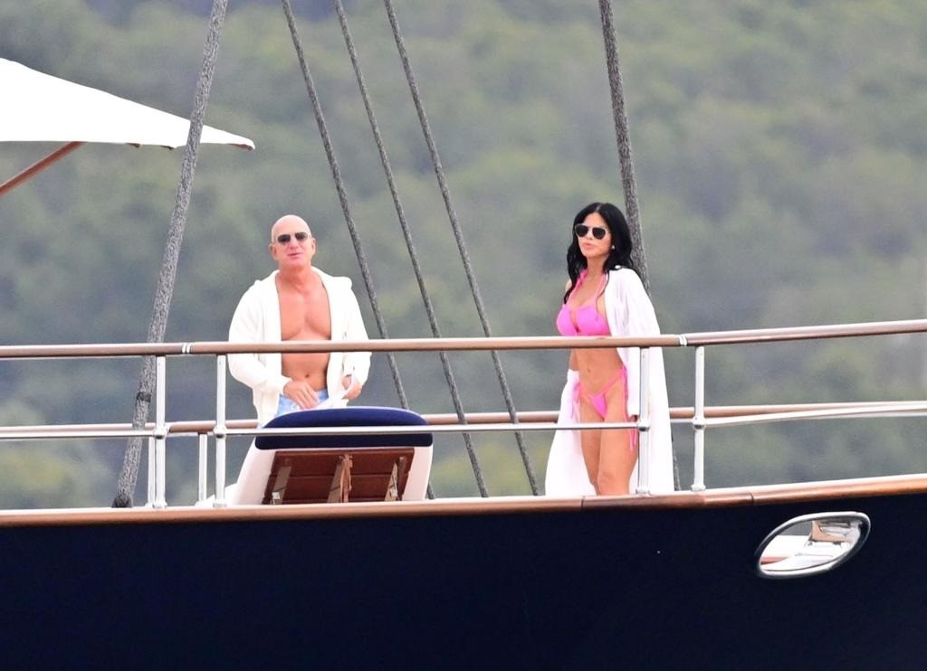 Bạn gái diện bikini cùng tỷ phú Jeff Bezos trên siêu du thuyền 500 triệu USD - Ảnh 5.