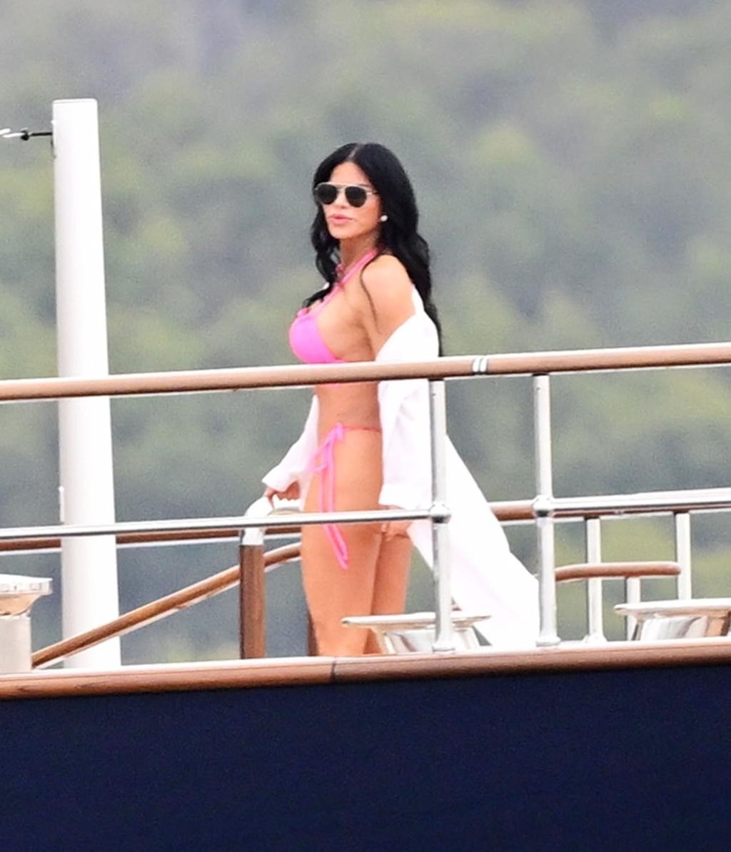 Bạn gái diện bikini cùng tỷ phú Jeff Bezos trên siêu du thuyền 500 triệu USD - Ảnh 3.