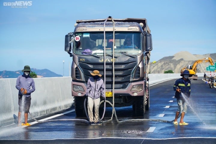 Cận cảnh cao tốc Nha Trang - Cam Lâm trước ngày thông xe - Ảnh 8.