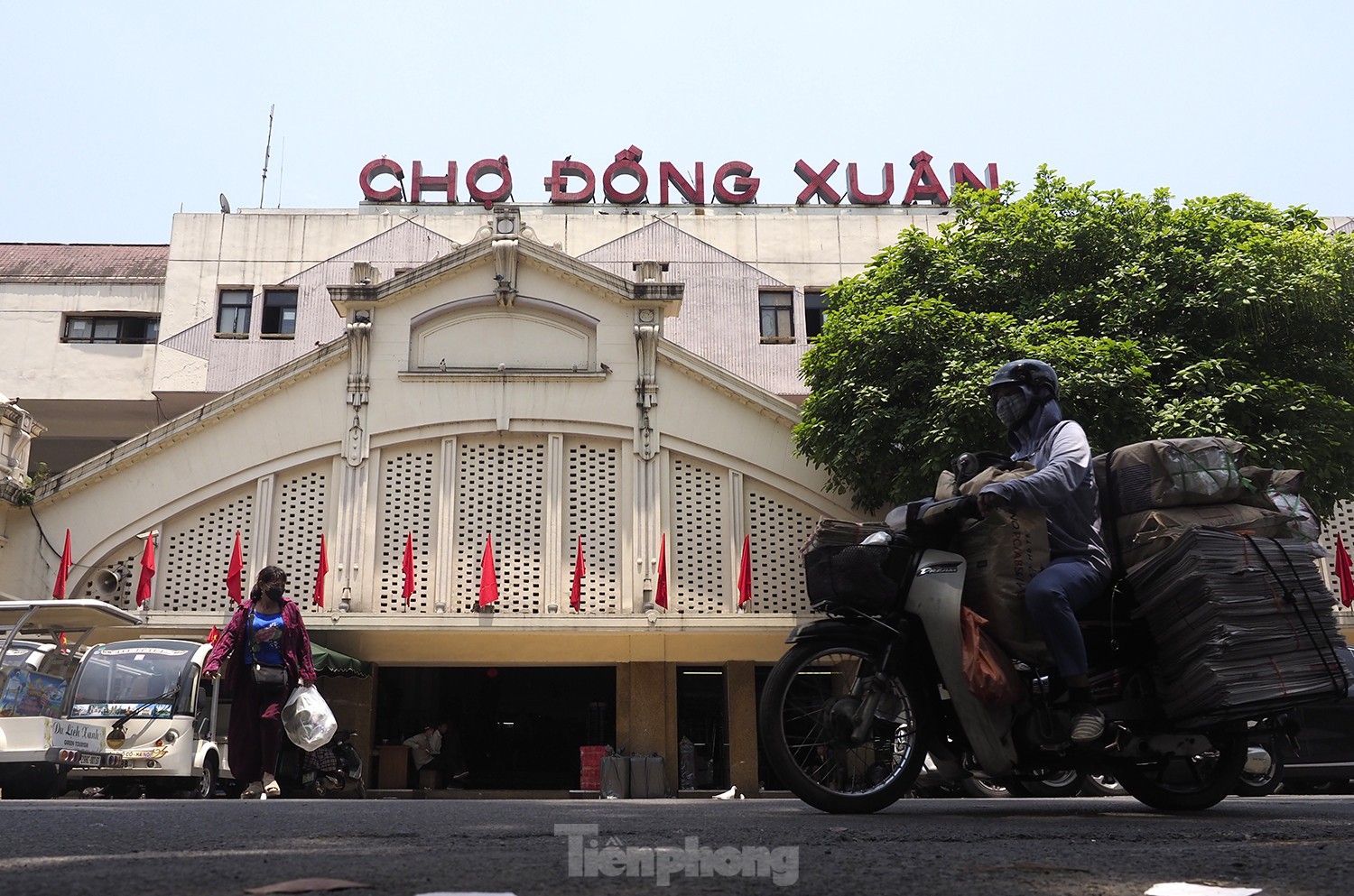 Hà Nội: Người lao động quay quắt dưới nắng nóng như ‘đổ lửa’ - Ảnh 10.