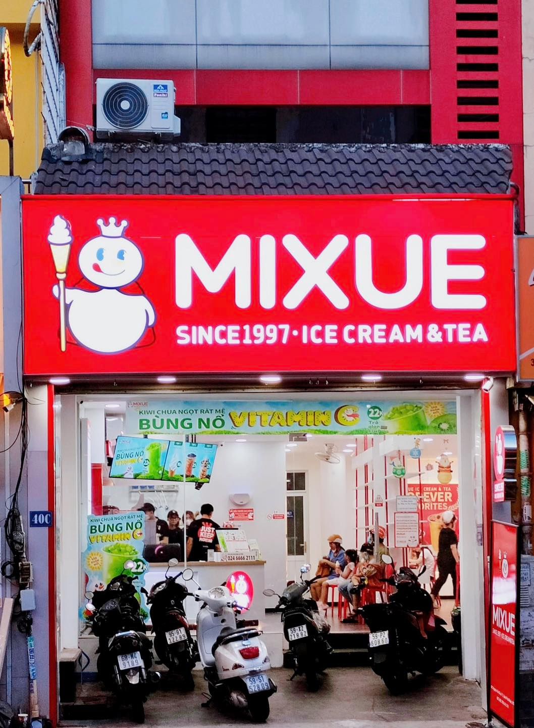 Chuỗi kem và trà sữa giá rẻ Mixue chạm mốc 1.000 cửa hàng tại Việt Nam: Bằng tổng Highland Coffee, Phúc Long, The Coffee House, Trung Nguyên Legend cộng lại - Ảnh 2.