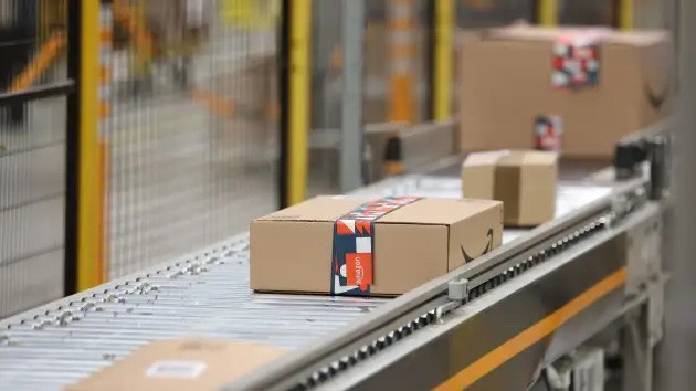Amazon dùng AI “xây dựng chiến lược” giúp nhanh chóng giao hàng đến khách - Ảnh 1.