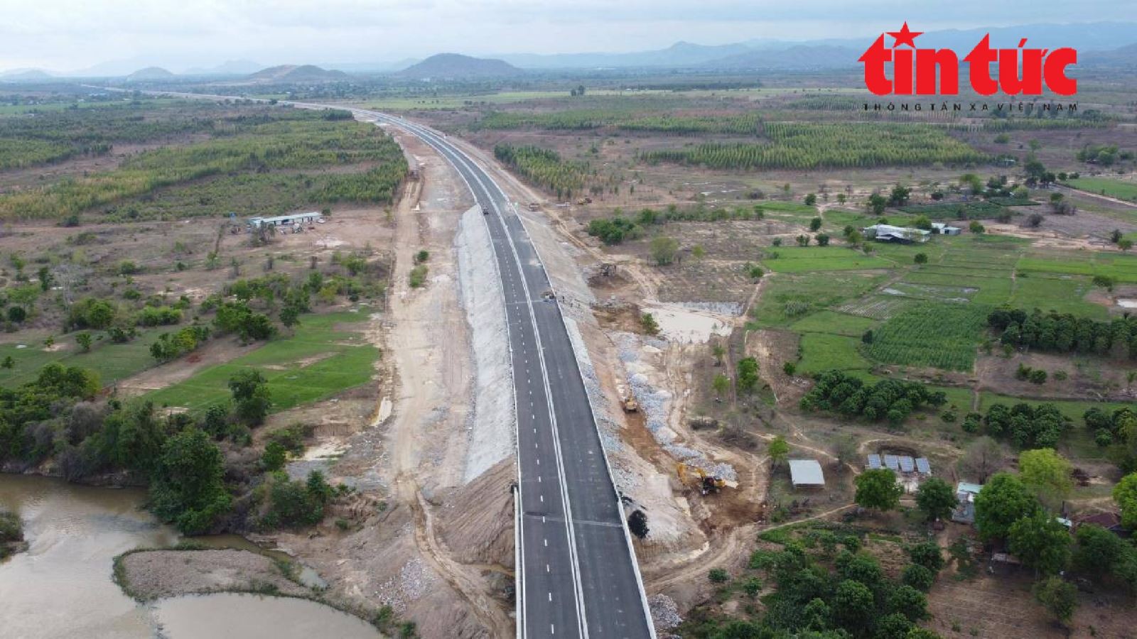 Ngăm hai cao tốc Nha Trang - Cam Lâm, Vĩnh Hảo - Phan Thiết dai 150 km đi vao khai thac - Ảnh 13.