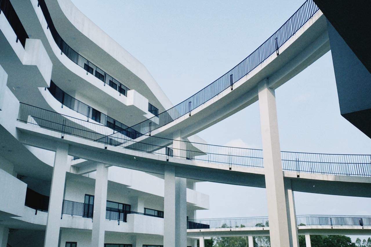 Ngôi trường cấp 3 có kiến trúc đẹp như mơ, học trò đứng góc nào cũng có hình sống ảo - Ảnh 11. Ngôi trường cấp 3 có kiến trúc đẹp như mơ, học trò đứng góc nào cũng có hình sống ảo - Ảnh 11.