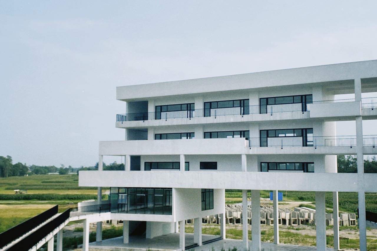 Ngôi trường cấp 3 có kiến trúc đẹp như mơ, học trò đứng góc nào cũng có hình sống ảo - Ảnh 10. Ngôi trường cấp 3 có kiến trúc đẹp như mơ, học trò đứng góc nào cũng có hình sống ảo - Ảnh 10.
