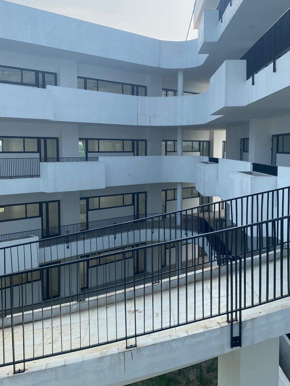 Ngôi trường cấp 3 có kiến trúc đẹp như mơ, học trò đứng góc nào cũng có hình sống ảo - Ảnh 3. Ngôi trường cấp 3 có kiến trúc đẹp như mơ, học trò đứng góc nào cũng có hình sống ảo - Ảnh 3.