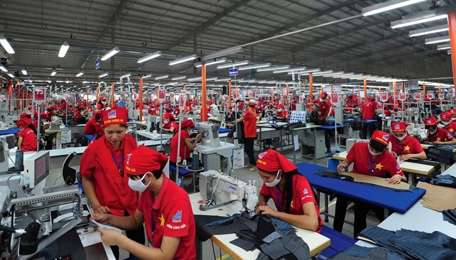 Kinh tế Việt Nam: Ngược bão, duy trì đà tăng - Ảnh 1.