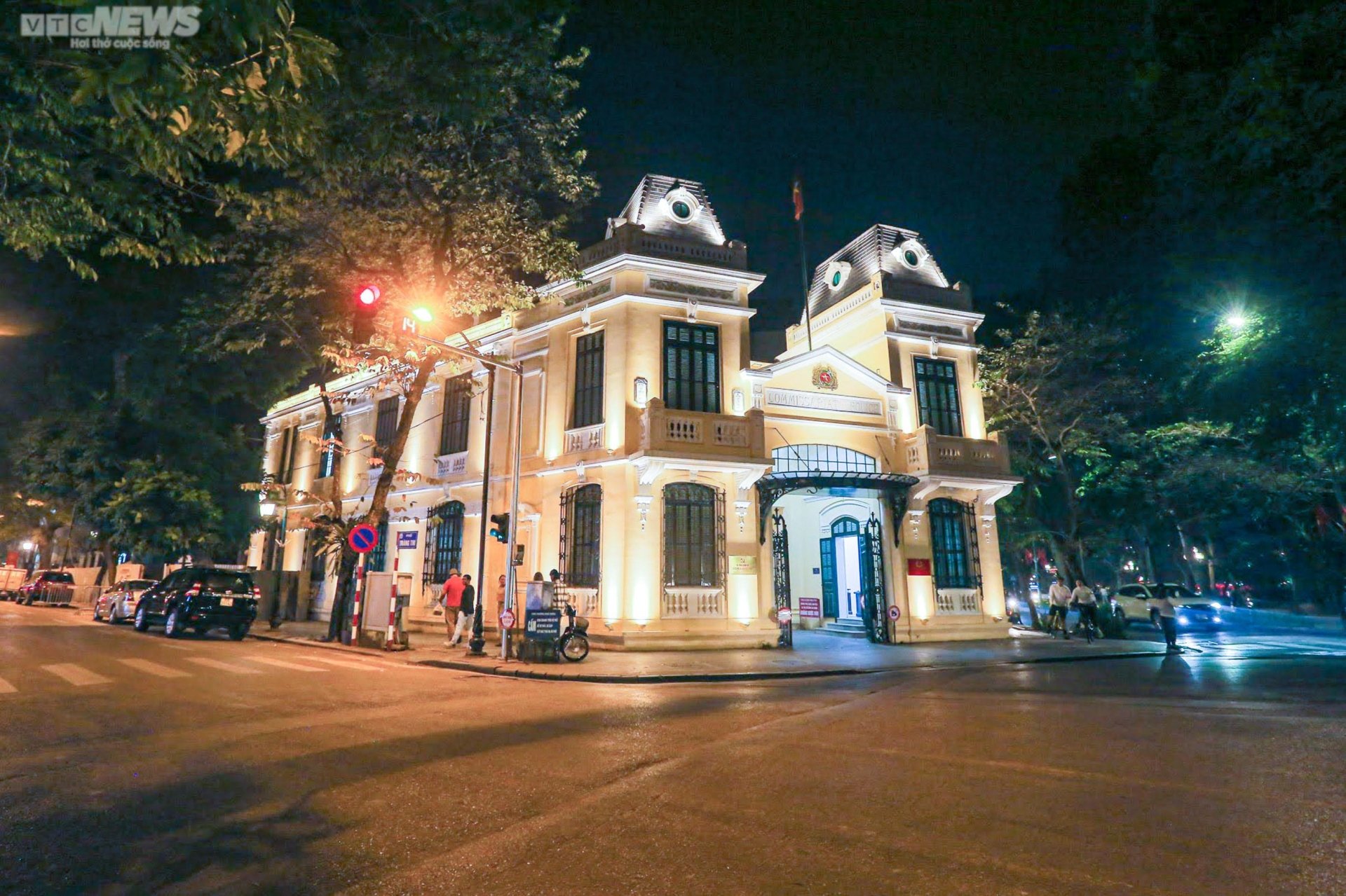 Ngắm những công trình kiến trúc Pháp cổ ở Hà Nội sau khi được trùng tu - Ảnh 12.