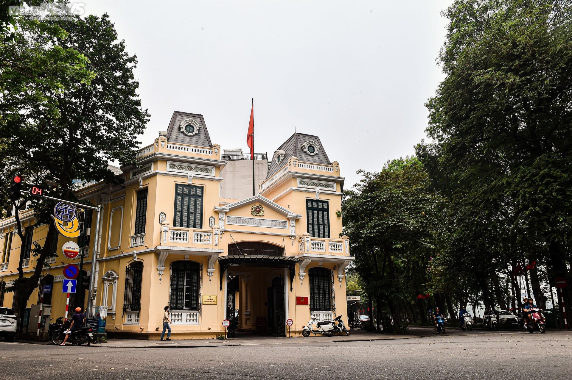 Ngắm những công trình kiến trúc Pháp cổ ở Hà Nội sau khi được trùng tu - Ảnh 8.