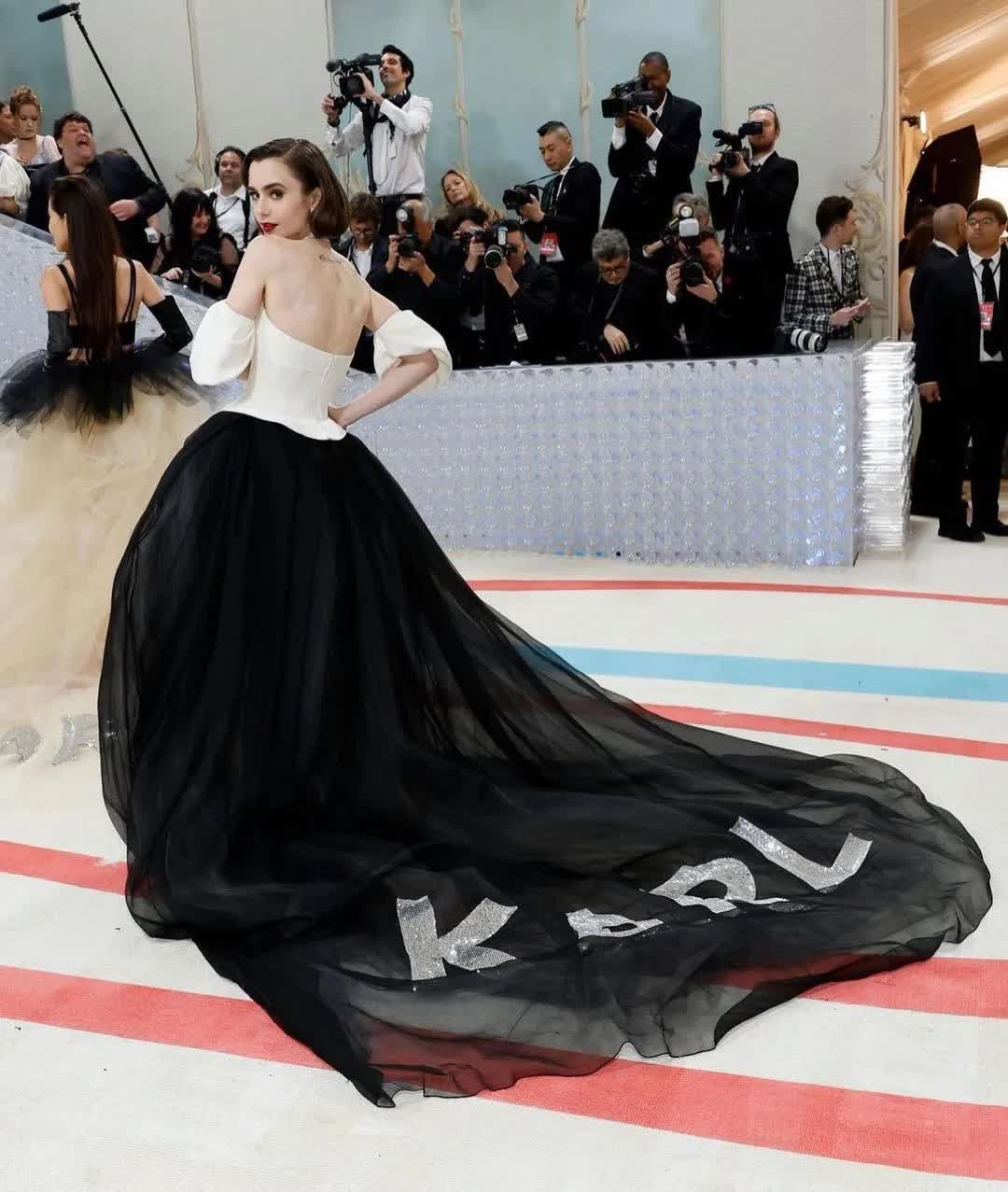 Thảm đỏ Met Gala 2023: Anne Hathaway xứng danh nữ thần, biệt đội châu Á 'ăn đứt' hội IT girl - Ảnh 11.