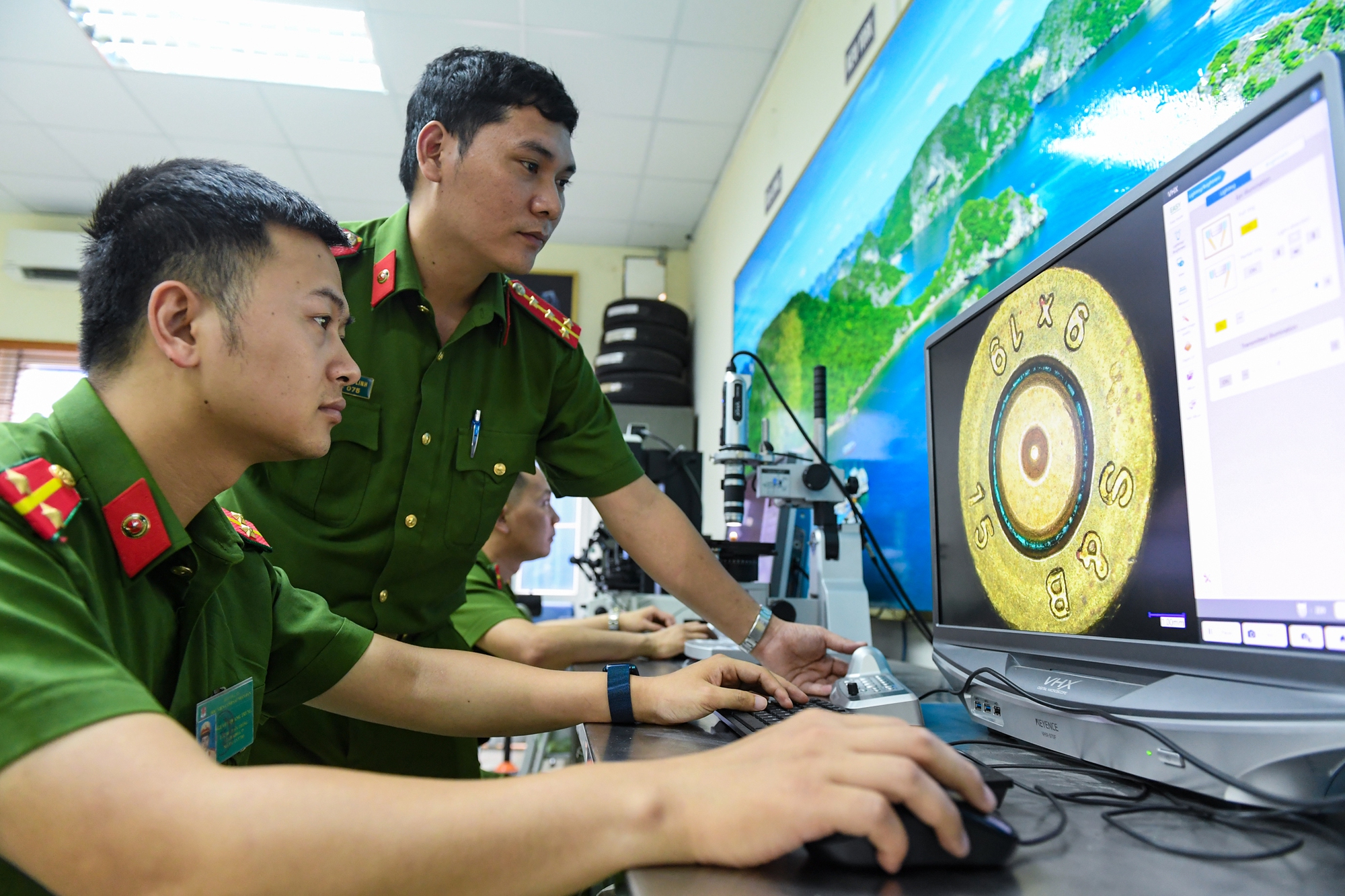 Ngôi trường có tất cả sinh viên biết bắn súng, bơi vũ trang, lái xe ô tô   - Ảnh 12.