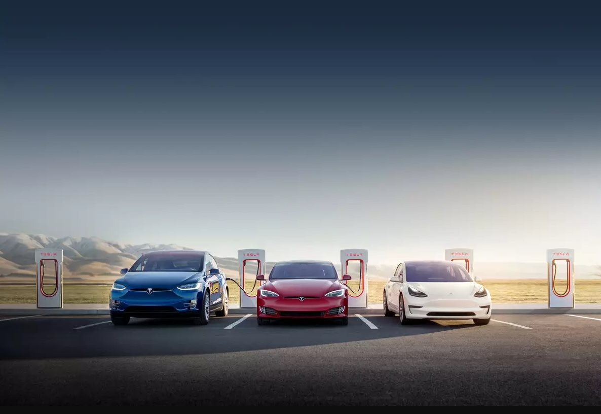 Tesla không ‘hào phóng’, Vinfast không ‘keo kiệt’: Câu chuyện chia sẻ trạm sạc của các đối thủ ngành xe điện - Ảnh 1.