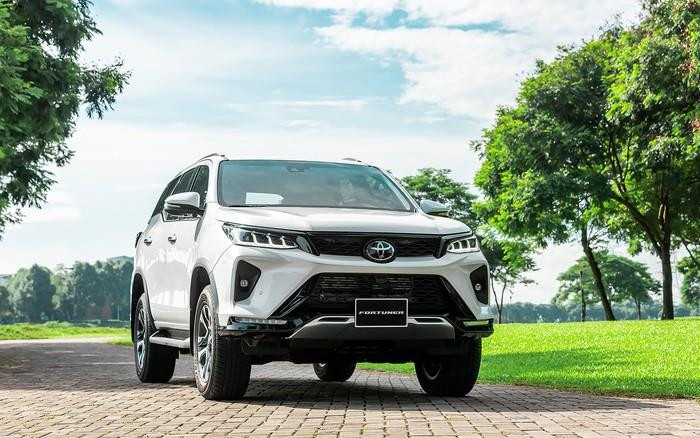 Hết thời bán 'bia kèm lạc', nhiều mẫu xe SUV gầm cao giảm giá sập sàn hơn 300 triệu đồng, còn được thêm quà tặng - Ảnh 5.