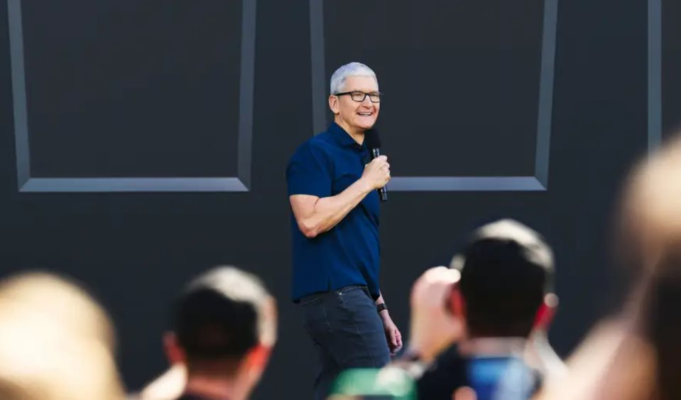 Tham vọng bí mật của Tim Cook: Đi ngược chiều cả thế giới để tìm ra ‘điều lớn lao tiếp theo’ sau iPhone, chấp nhận ‘được ăn cả, ngã về không’ - Ảnh 1.