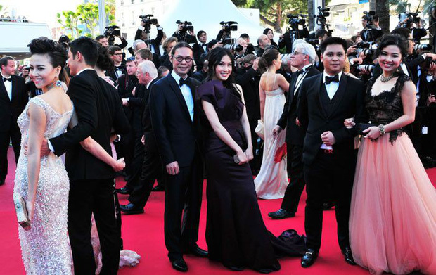Những mỹ nhân Việt từng &quot;chiếm sóng&quot; thảm đỏ Cannes - Ảnh 2.