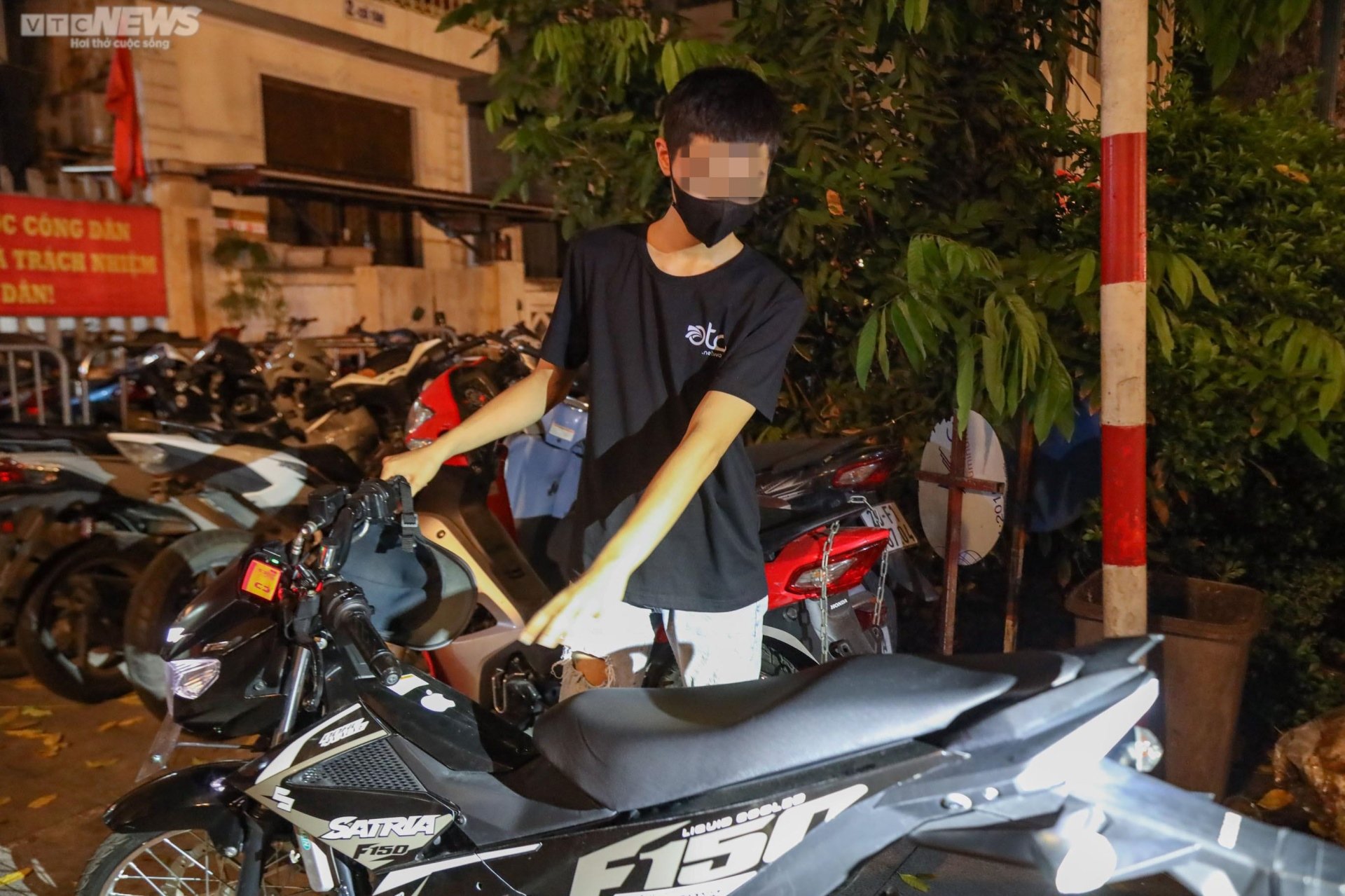 Cảnh sát hóa trang vây bắt 'quái xế' đua xe, nẹt pô gây náo loạn phố Hà Nội - Ảnh 11.