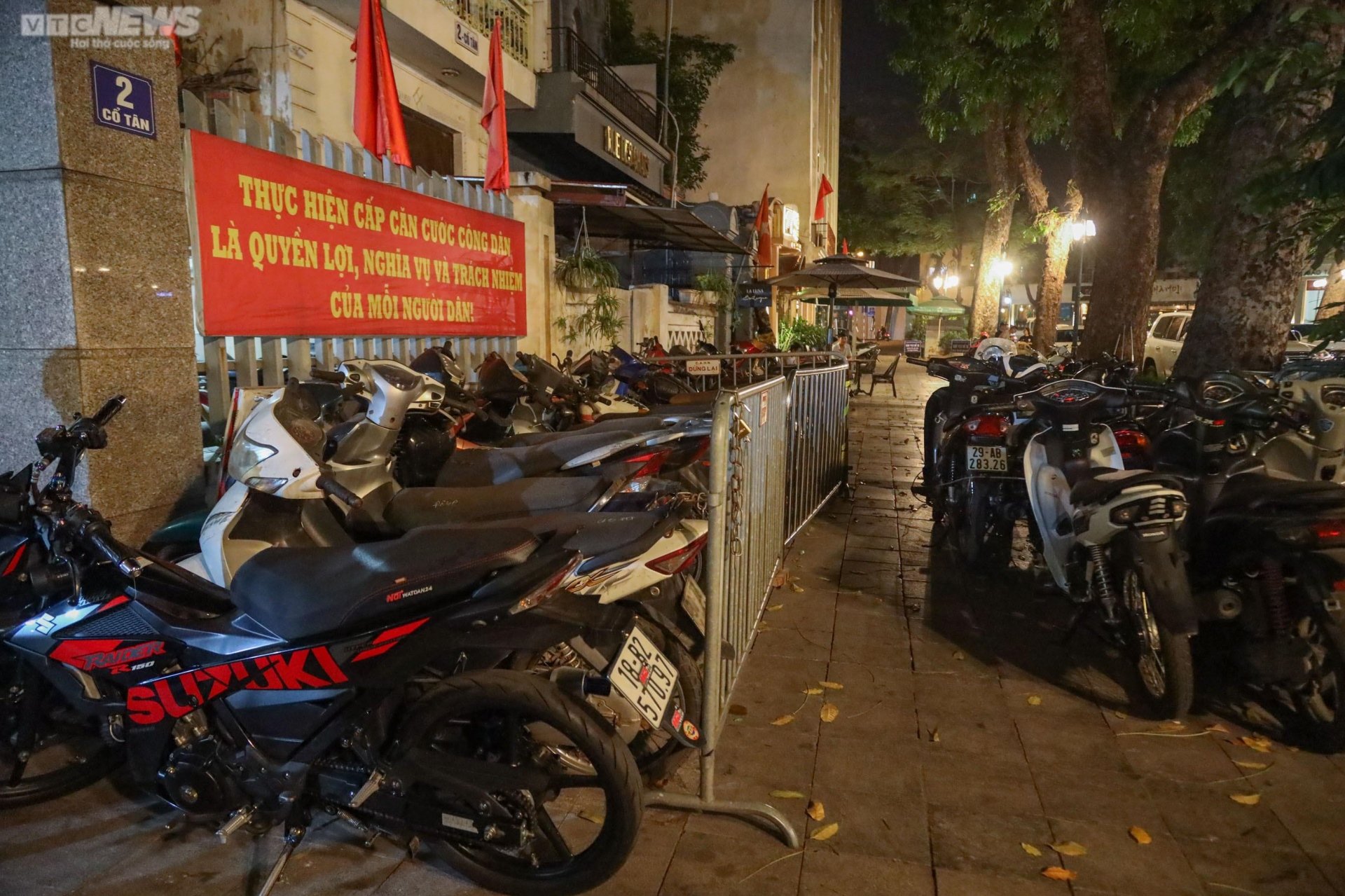 Cảnh sát hóa trang vây bắt 'quái xế' đua xe, nẹt pô gây náo loạn phố Hà Nội - Ảnh 18.