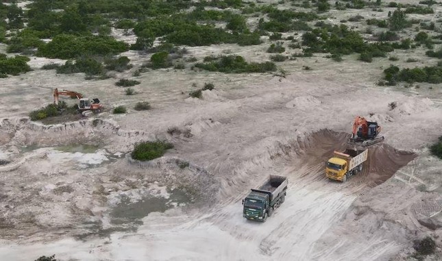 Bộ Công an khởi tố vụ khai thác đất cát trái phép tại Khu công nghiệp Phước Nam - Ảnh 2.
