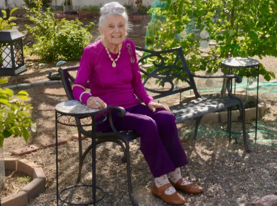 Chiến thắng ung thư, vượt qua nỗi đau mất con và cuộc hôn nhân tan vỡ, cụ bà 102 tuổi vẫn tìm được bí quyết sống khỏe và hạnh phúc - Ảnh 2.