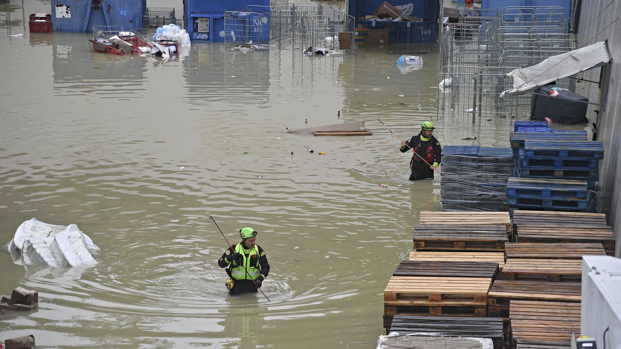 230517131846-07-italy-floods-051723-cesena