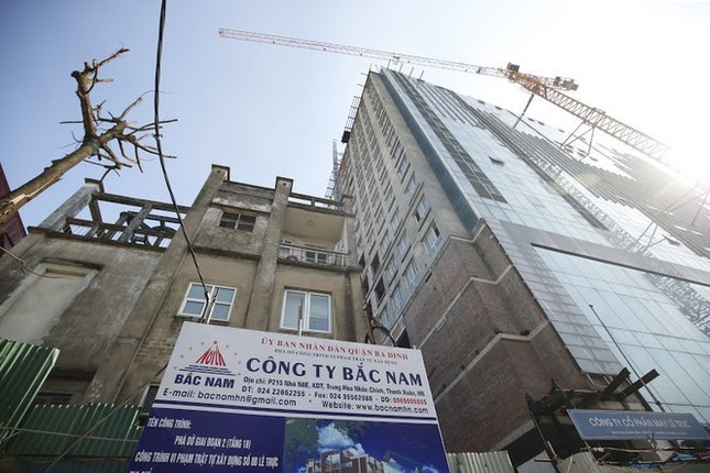 Sau 'cắt ngọn', cao ốc 8B Lê Trực chào bán căn hộ trên 100 triệu đồng/m2 - Ảnh 2.
