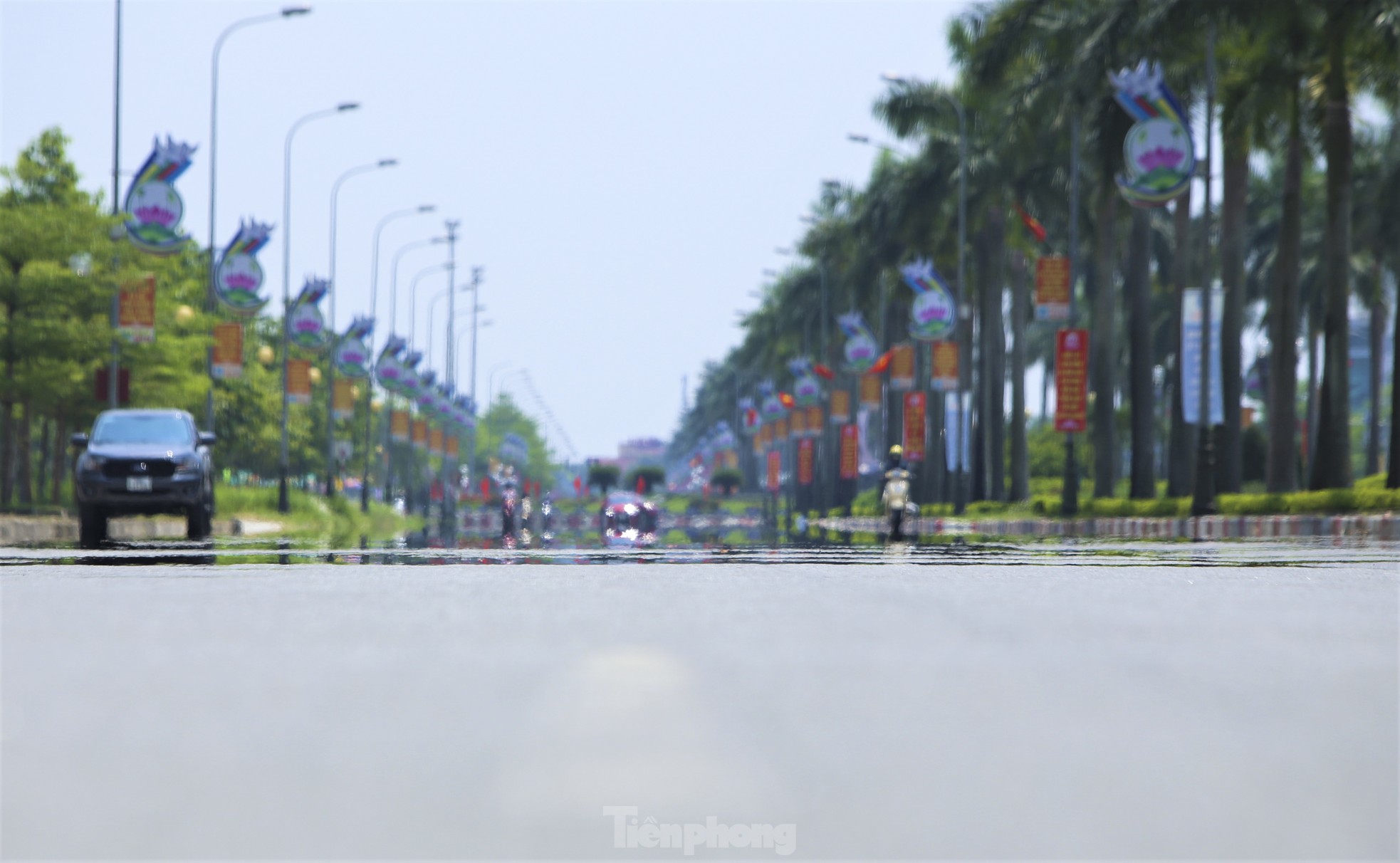 Nắng nóng gay gắt, đường phố Hà Tĩnh xuất hiện ảo ảnh - Ảnh 5.