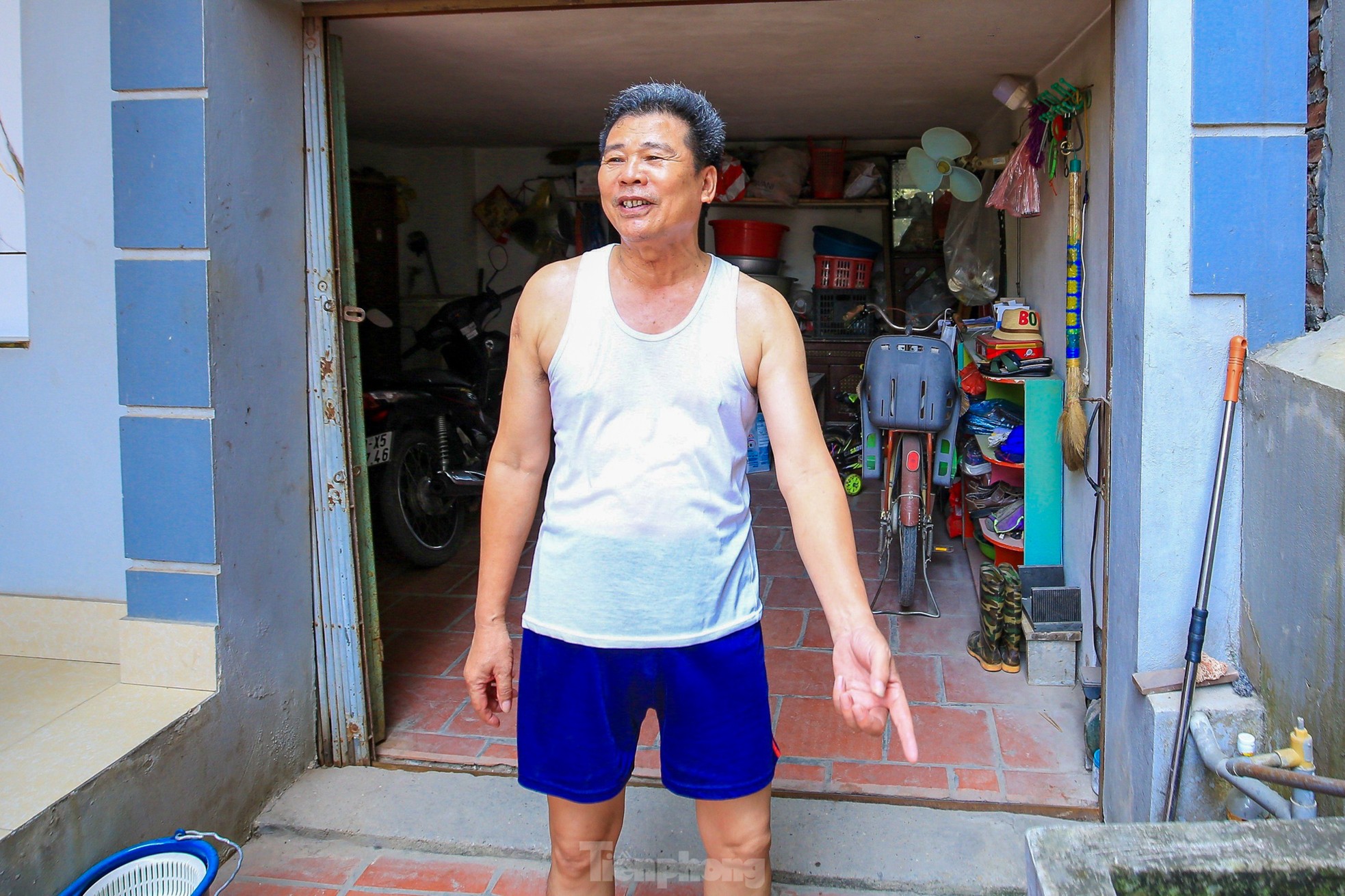 Hàng nghìn hộ dân ở Hà Nội bị cắt nước sạch giữa những ngày nắng nóng gay gắt - Ảnh 5.