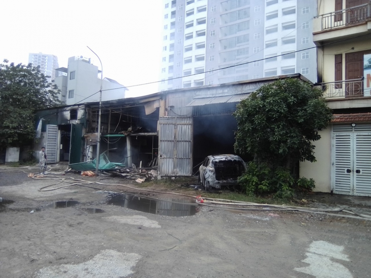 Hiện trường vụ cháy nhiều nhà kho ở Đền Lừ, Hà Nội - Ảnh 11.