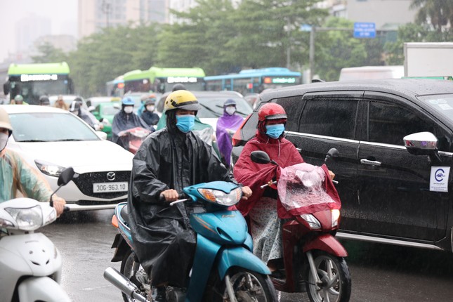 Miền Bắc, miền Trung đón mưa kéo dài nhiều ngày - Ảnh 1.