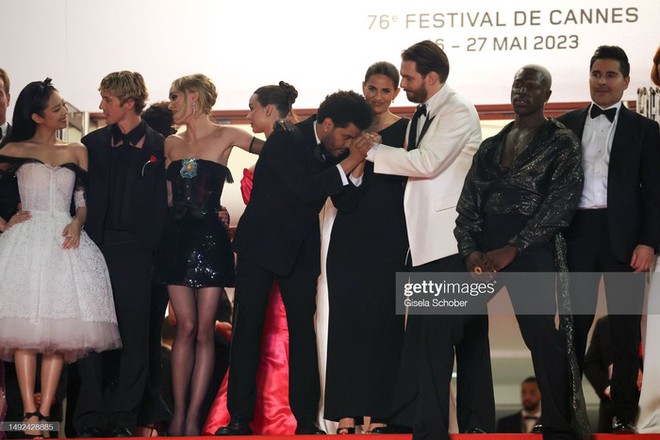 Jennie lộng lẫy như công chúa, át con gái Johnny Depp trên thảm đỏ LHP Cannes - Ảnh 11.