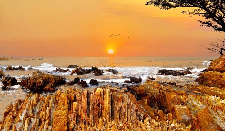 Ngất ngây cảnh biển xanh cát trắng nắng vàng của nàng thơ Cô Tô ở Quảng Ninh - Ảnh 2.